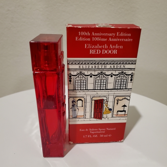 Red Door Perfume - Picture 1 of 3